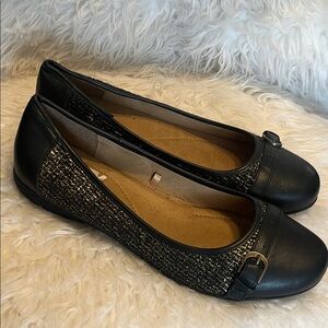 White mt. Black and Gold Women's Flats size 11W